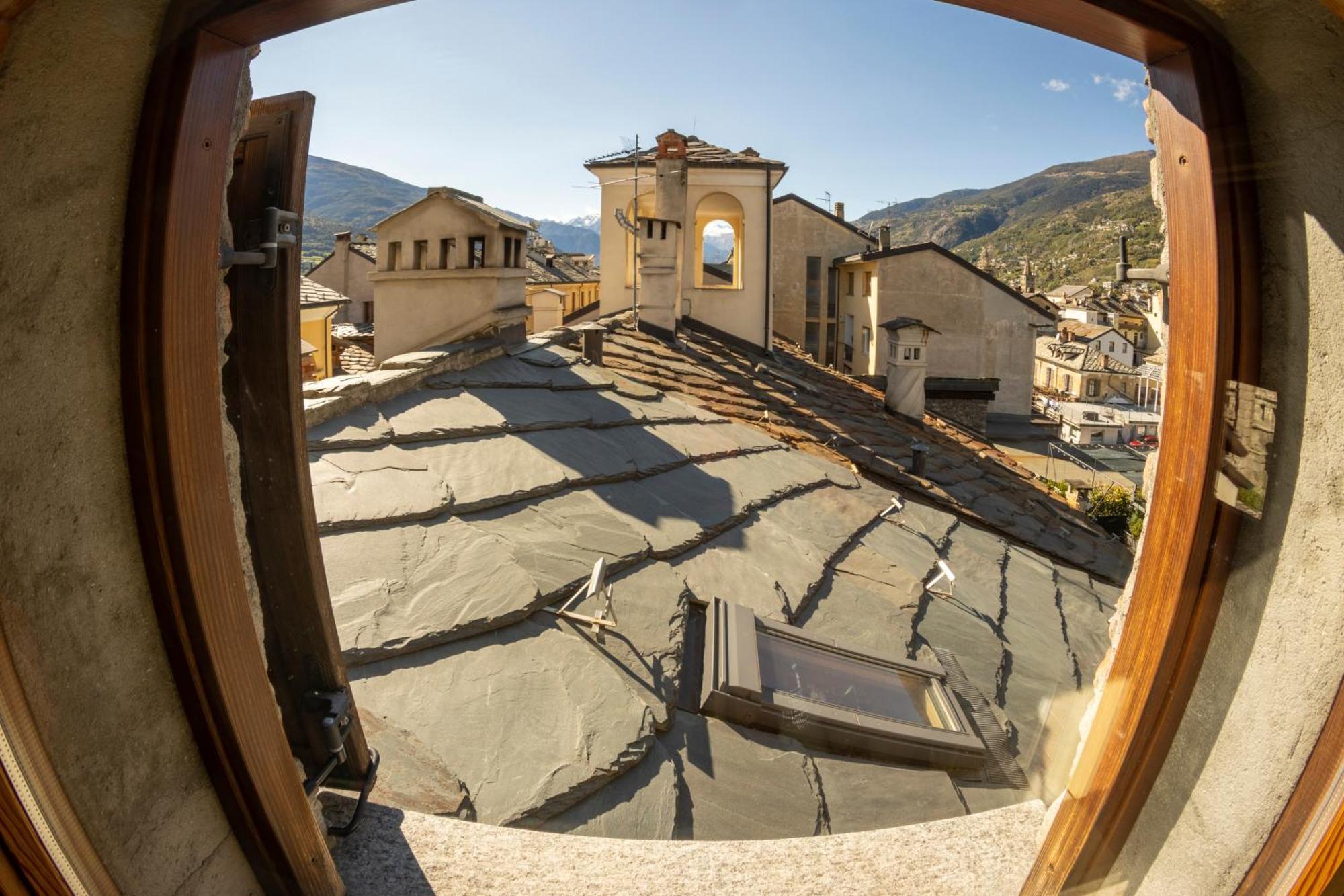 Aosta Con Vista - Appartamento In Centro Eksteriør billede